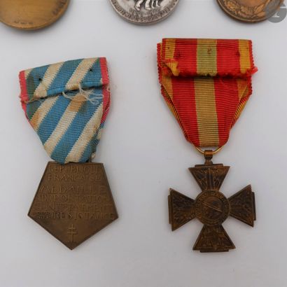null FRANCE (2nd World War) 
Set of seven medals: 
- medal of liberated France. In...