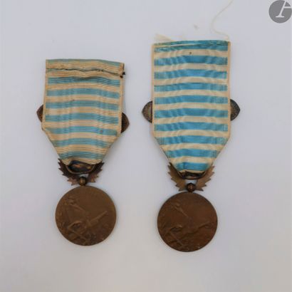 null FRANCE 
MEDAL OF THE LEVANT (1922)
Two bronze medals :
- dark patina. Hallmark...
