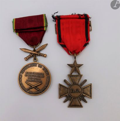 null ZAÏRE 
Deux médailles : 
- croix de la Bravoure. En bronze. Ruban à palme et...