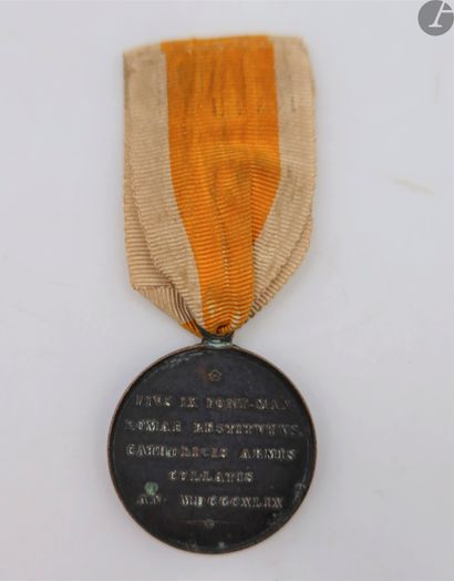 null VATICAN 
Médaille du siège de rome (1849). 
En bronze patiné. Ruban cousu. 
30...