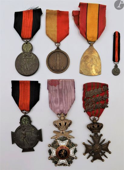null BELGIQUE
Ensemble de sept médailles et un brevet comprenant : 
- croix de l’Yser....
