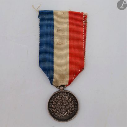 null FRANCE 
MÉDAILLE DES BLESSÉS (RÉVOLUTION DE 1848) 
Médaille par Godel, en argent....