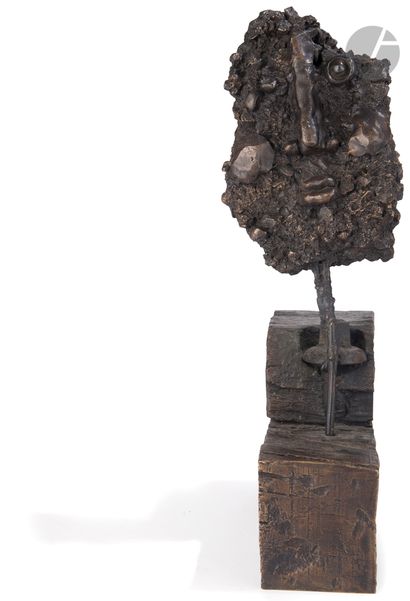 null Théo TOBIASSE (1927-2012) 
Tête d’homme en grain de goudron 
Sculpture en bronze.
Signée....