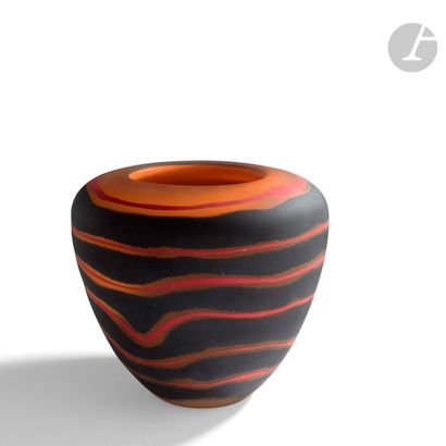 null Jean-Luc GARCIN (France, né en 1954) 
Vase en verre soufflé de forme ronde à...