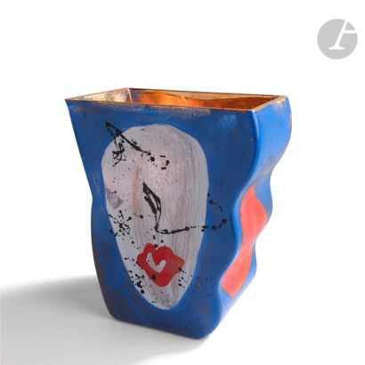 null Jean-Paul VAN LITH (France, né en 1940) 
Vase en verre soufflé au moule de forme...