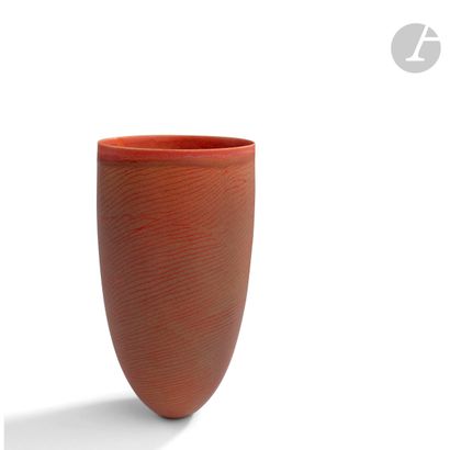 null Pippin DRYSDALE (Australie, née en 1943)
Puls Ceramic
Vase en porcelaine émaillé...