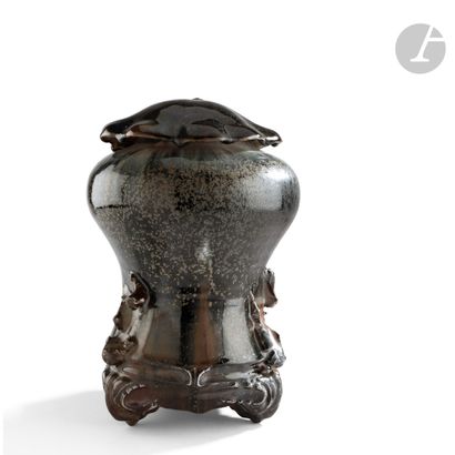 null Jean JACQUINOT (France, born in 1944) 
Turned stoneware urn enamelled black,...