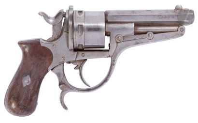 null Revolver Galand, six coups, calibre 9 mm
Canon rayé à pans marqué sur le côté...