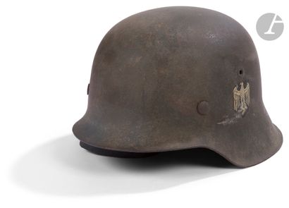 null German helmet model 1942 of the army.
One badge. Granite finish. 
Leather cap....