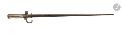 null FRANCE 
Épée-baïonnette modèle 1886. 
Poignée en maillechort, matriculée dans...