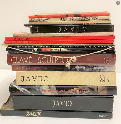 null Antoni CLAVE: set of 19 works including monographic works, exhibition catalogs...