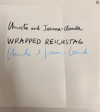 null CHRISTO : set of 4 books, 3 books are signed including : 

- Christo, Wrapped...