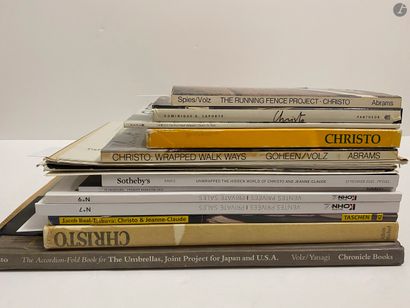 null CHRISTO: Set of documents, monographic works, exhibition catalogs and sales...