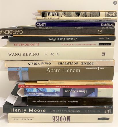 null Set of 23 monographic books, exhibition catalogs and sales catalogs: 

- Henry...