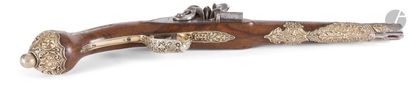 null Long flintlock pistol with the oriental of reward, of strong gauge, 50 mm approximately.
Round...