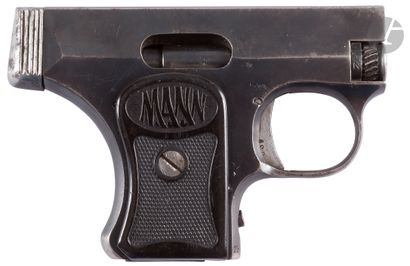 null Mann semi-automatic pistol, 6.35 mm caliber 
Steel frame, with safety, stamped...