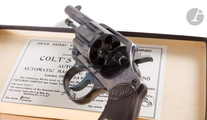 null 
Revolver Colt New Pocket, six coups, calibre 32 DA.



Canon rond, rayé, marqué...