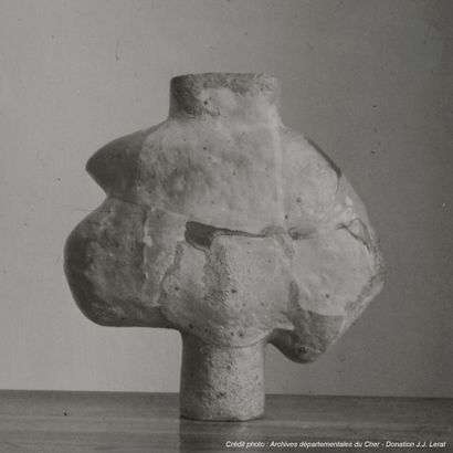 null JACQUELINE LERAT (1920-2009) – COLLECTION LERAT
Corps peint, 1978
Vase.
Grès,...