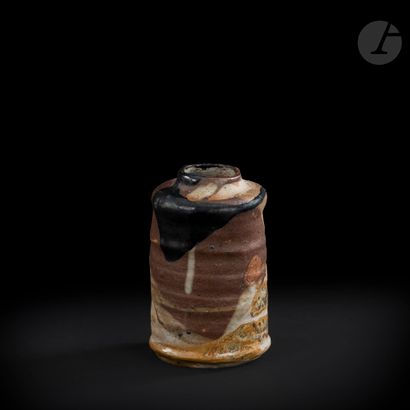 null JACQUELINE LERAT (1920-2009) - LERAT COLLECTIONJapan
, c. 1965Vase
.
Stoneware,...