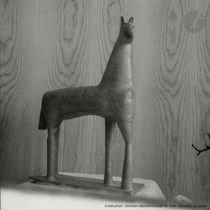 null JEAN LERAT (1913-1992) – COLLECTION LERAT
Cheval de course, 1965
Sculpture.
Grès.
Un...