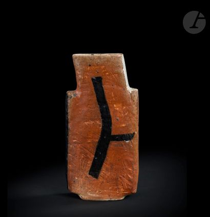 null JACQUELINE LERAT (1920-2009) – COLLECTION LERAT
Couleur brique, 1968
Vase.
Grès,...