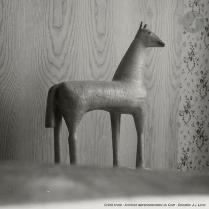 null JEAN LERAT (1913-1992) – COLLECTION LERAT
Cheval de course, 1965
Sculpture.
Grès.
Un...