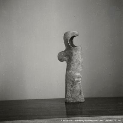 null JEAN LERAT (1913-1992) – COLLECTION LERAT
Sans titre, 1975
Sculpture anthropomorphe.
Grès,...