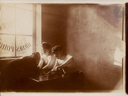 null Photographe non identifié 
Roman photographique d’un meurtre, c. 1900. 
Neuf...