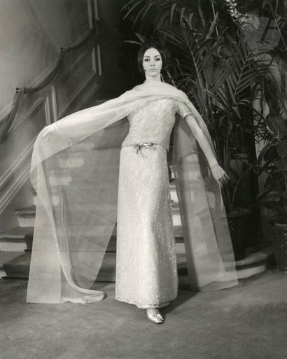 null Unidentified photographer
Christian Dior collection (Nylon dress). Théâtre des...
