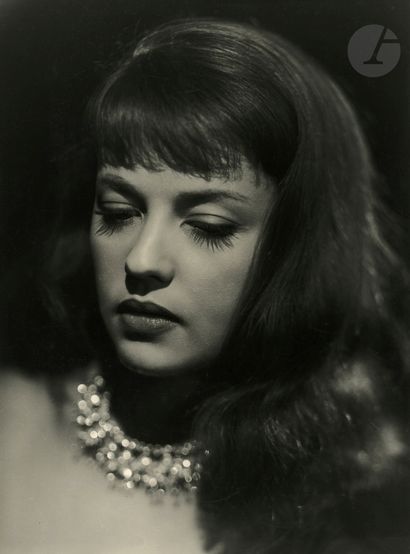 null Sam Lévin (attributed to) 
Jeanne Moreau, c. 1950. 
Vintage silver print. 
Image...