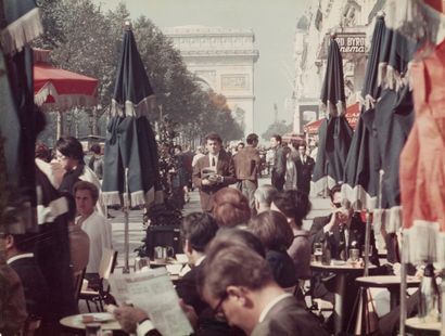 null Willy Ronis (1910-2009)
Paris, c. 1960.
Marché de la rue Mouffetard. Les Champs-Élysées....