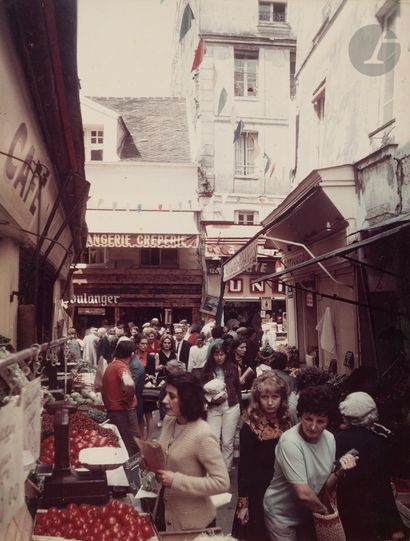 null Willy Ronis (1910-2009)
Paris, c. 1960.
Market of the rue Mouffetard. The Champs-Élysées....