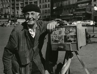 null Dorka Raynor (1905-1995)
Street photographer. Marseille, 1964.
Silver print...