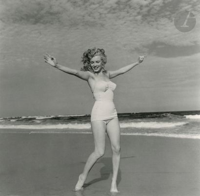 null André de Dienes (1913-1985)
Marilyn Monroe, Tobay Beach. Long Island, 1949
Two...