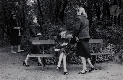 null Frank Horvat (1928) 
Prostitutes of the Bois de Boulogne. Paris, 1956. 
Pigment...