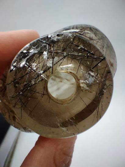 null Tabatière en cristal de roche dit « rutile », Chine, XIXe siècle 
De forme arrondie,...