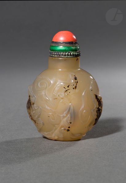null Tabatière en agate blonde à décor de chauves-souris, Chine, XIXe siècle
De forme...