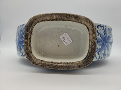 null Paire de gourdes de type bianhu - 扁壶 en porcelaine émaillée bleu sous couverte,...
