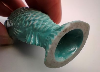 null Tabatière en porcelaine moulée en forme d’un poisson, Chine, fin du XIXe siècle
Émaillé...