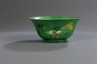 null Green enameled cookie bowl decorated with flowers, China, Kangxi period (1662-1722)
With...