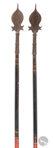 null Deux lances d’apparat, Inde du Sud, Kerala, XIXe siècle
Manche cylindrique en...