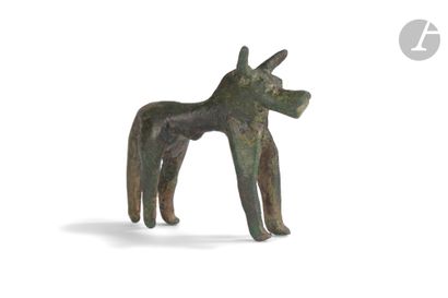 Figurine ex-voto de taureau stylisé 
Bronze...