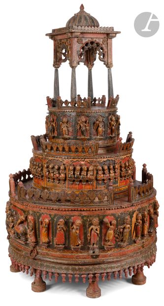 null Important sanctuaire miniature jaïn en bois polychrome, Inde, fin du XIXe siècle
Petit...