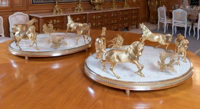 null Two table tops in gilded metal and metal decorated with 4 horses in gilded bronze.
D...