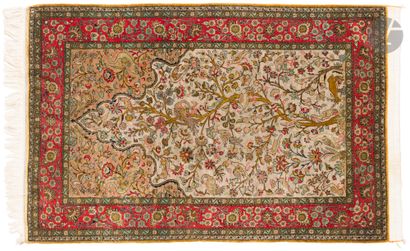 GHOUM, XXth century, silk.
Carpet with cream...