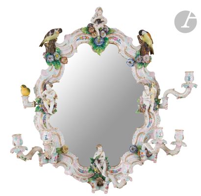 null Genre de Meissen
Miroir en porcelaine polychrome à bras de lumière de forme...