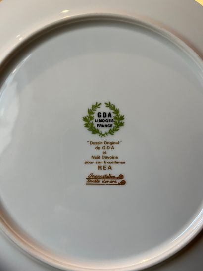 null GDA Limoges France, « pour Son Excellence REA », Service de table à décor de...