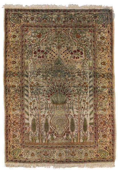 null HEREKE, XXth century, silk.
Carpet decorated with a large flowering vase surrounded...