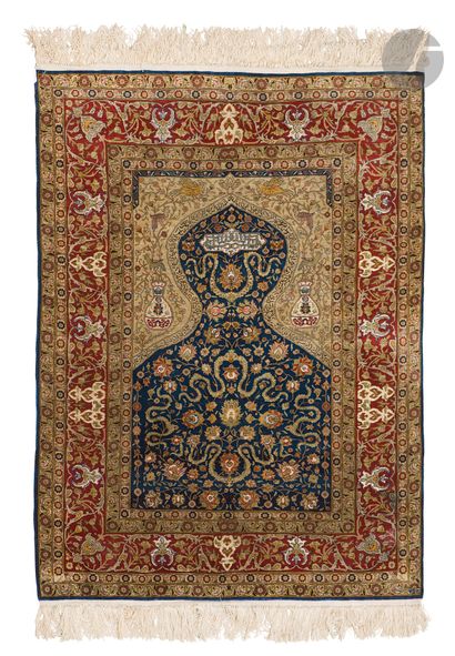 HEREKE, XXth century, silk with metal threads.
Carpet...