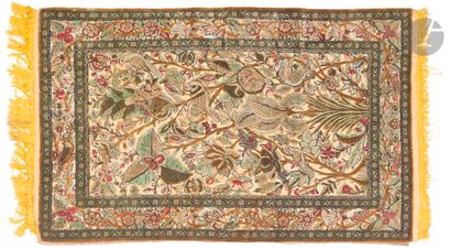KECHAN, XXth century, silk.
Carpet decorated...